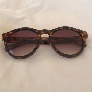 Tortoise Shell round sunglasses!